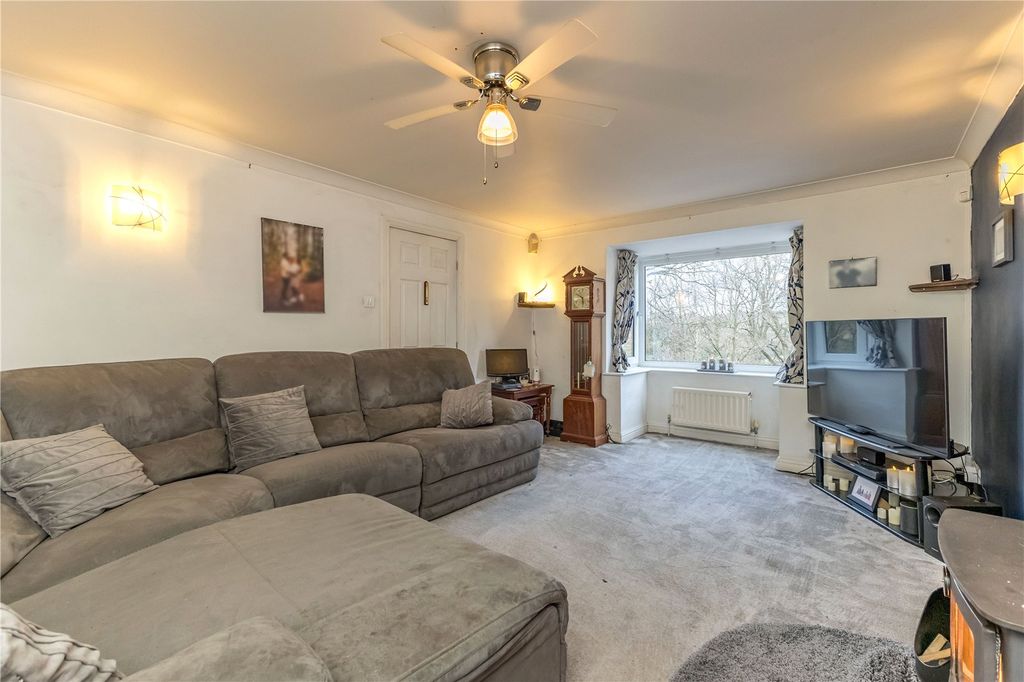 Property photo 2 of 24 Lounge