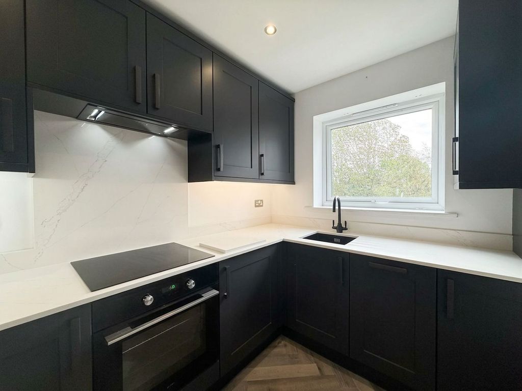 Property photo 2 of 11 Kitchen