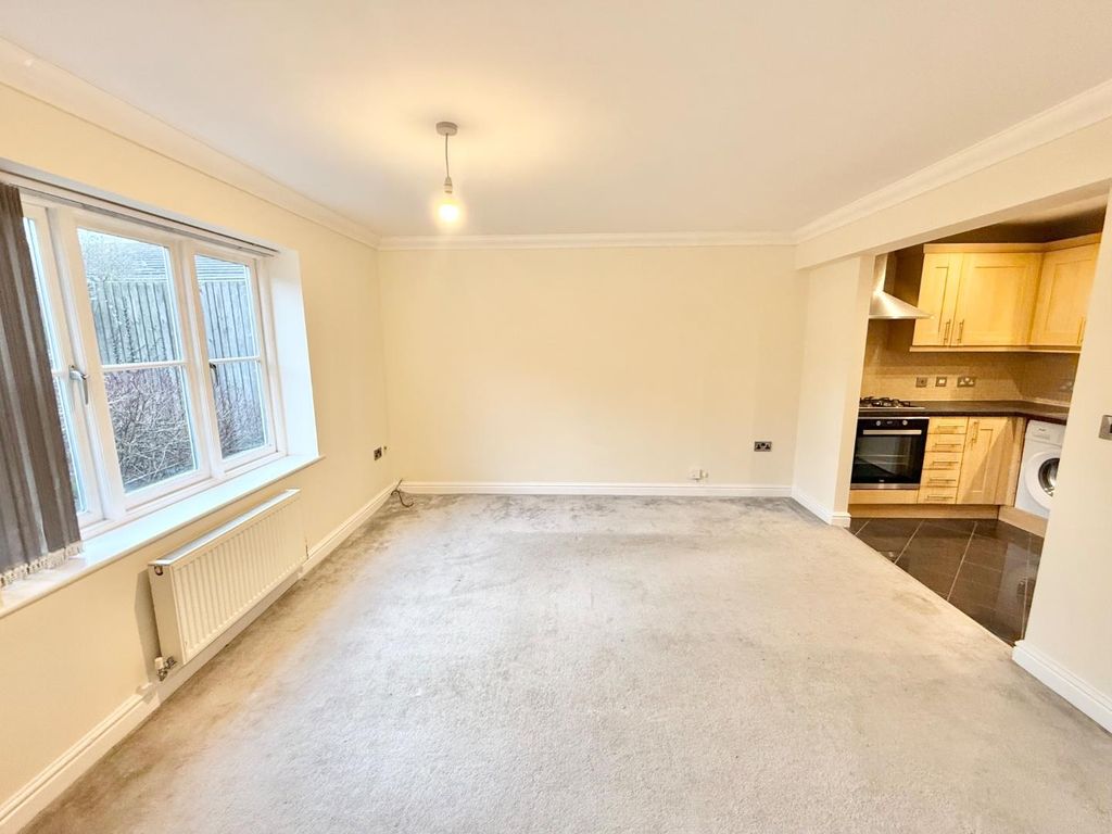 Property photo 3 of 11 Open Plan Lounge