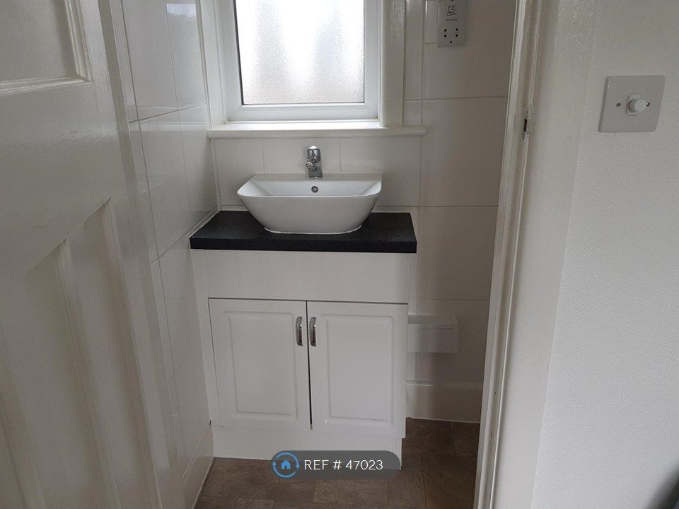 Property photo 3 of 6 Bathroom