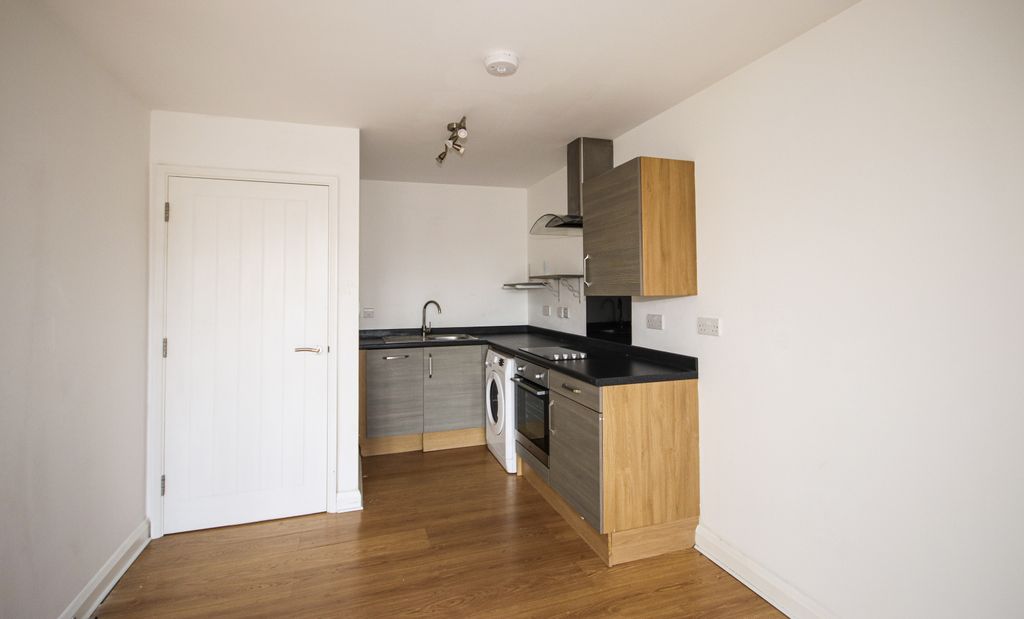 Property photo 3 of 11 Kitchen