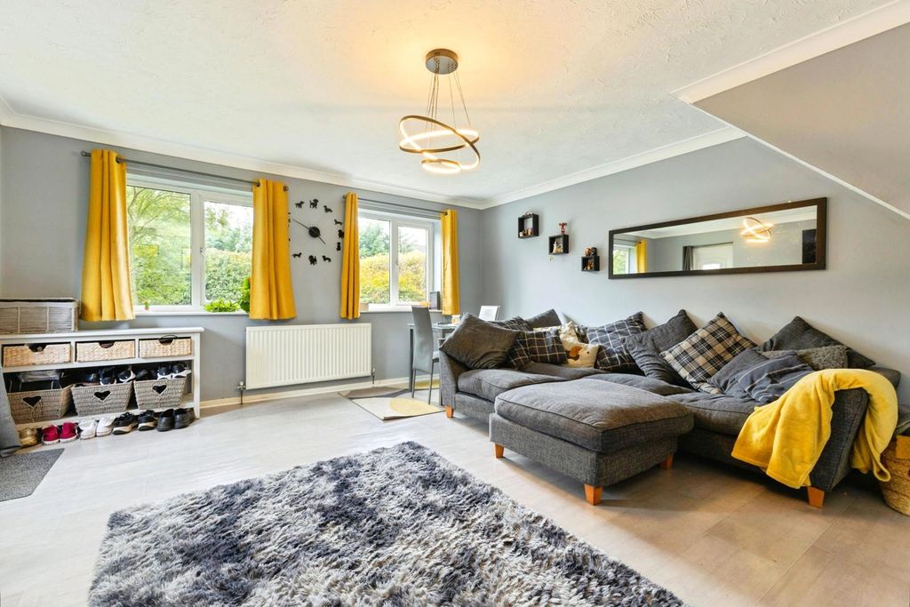 Property photo 2 of 19 Pbox-Img.Jpg