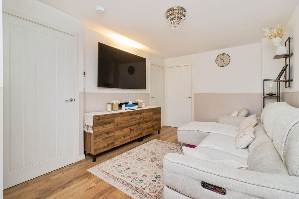 Property photo 2 of 24