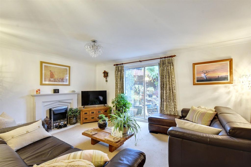 Property photo 2 of 21 Lounge Diner_1.Jpeg