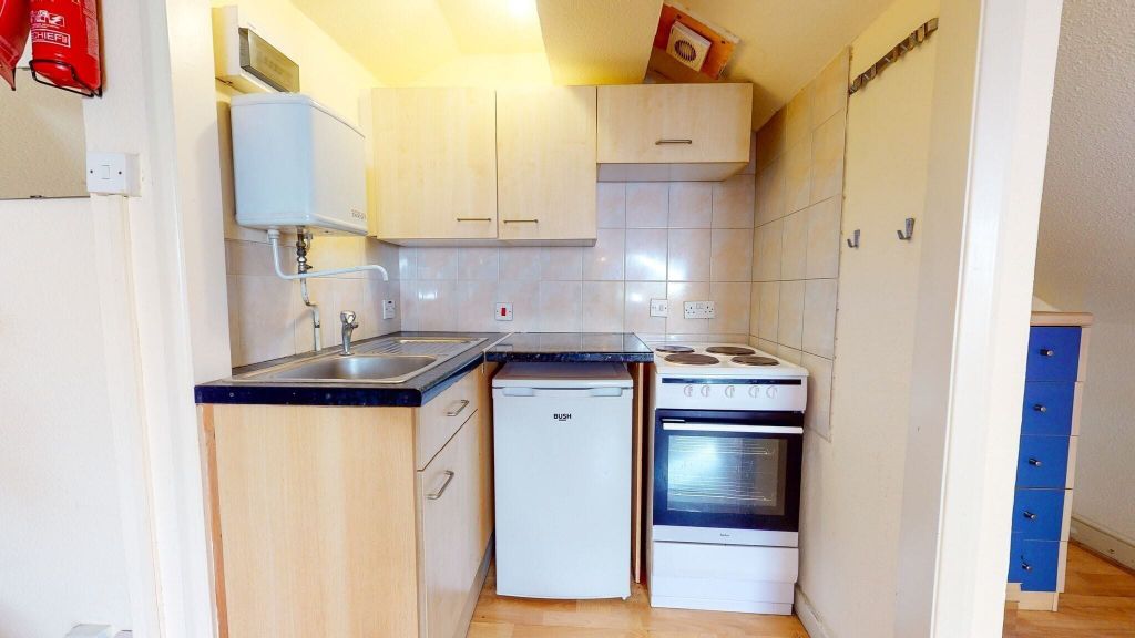 Property photo 2 of 7 Kitchen