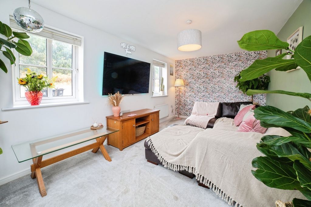 Property photo 2 of 19 Pbox-Img.Jpg