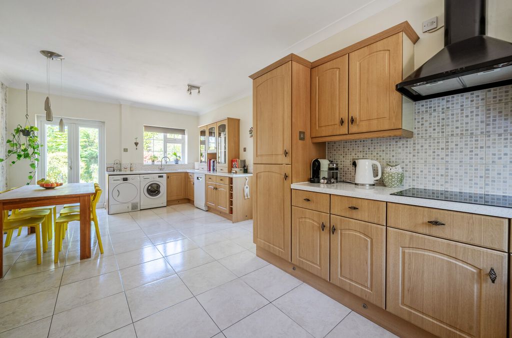 Property photo 3 of 19 18-6A75Dd5Bb2F1B-...