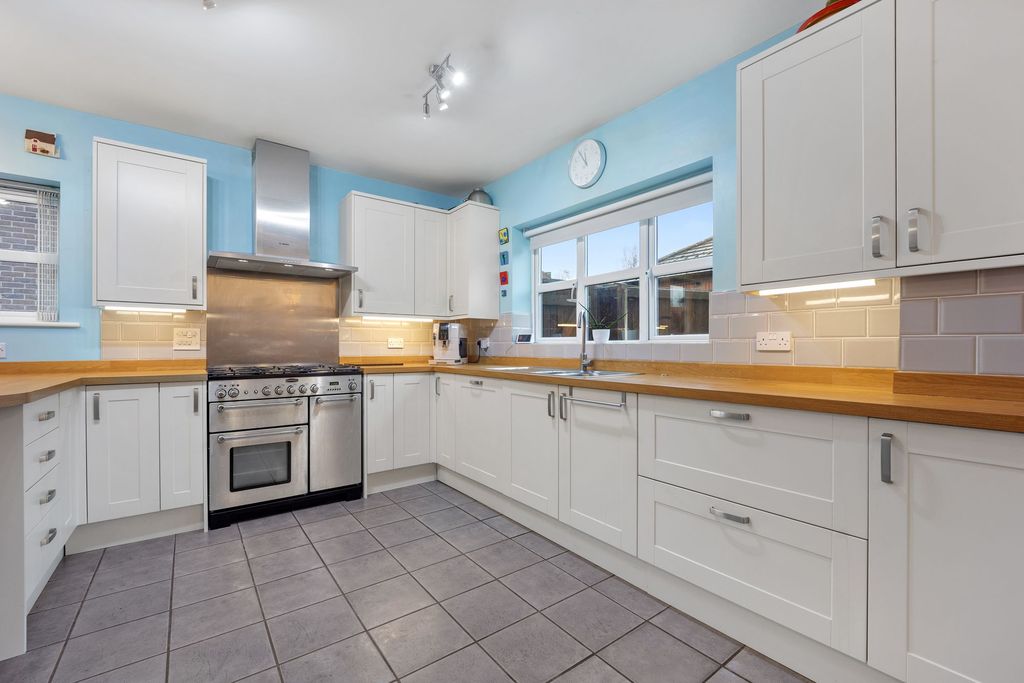 Property photo 3 of 38