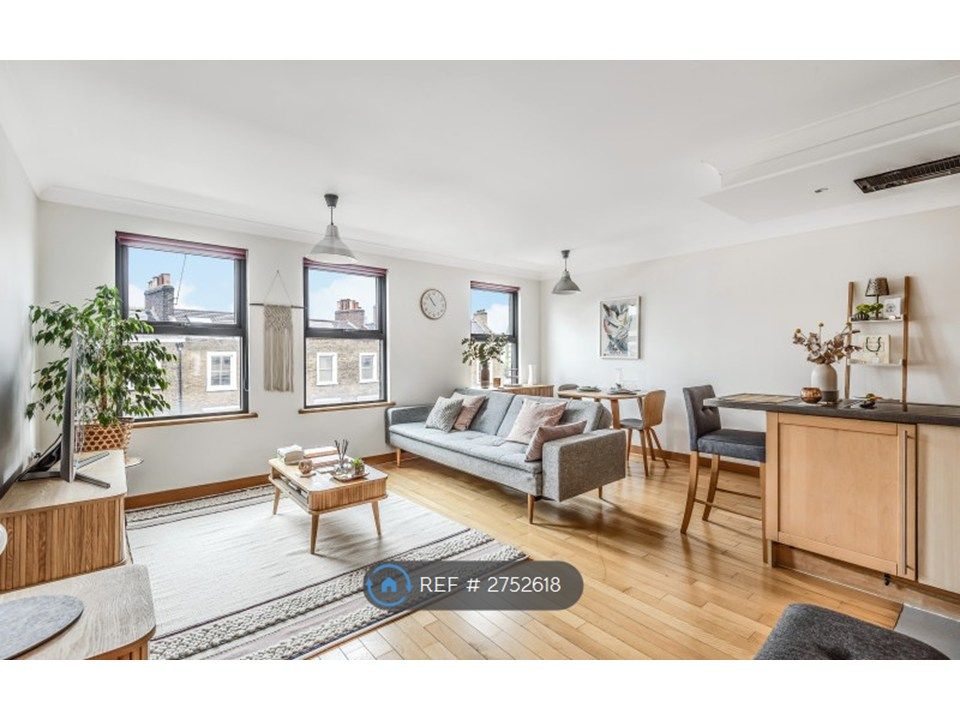 Property photo 2 of 11 Lounge