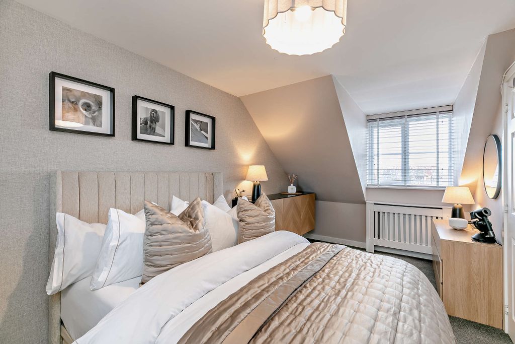 Property photo 3 of 15 Main Bedroom