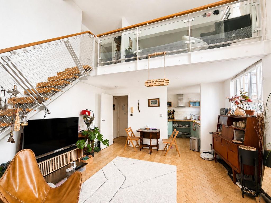 Property photo 3 of 14 Beaux Arts