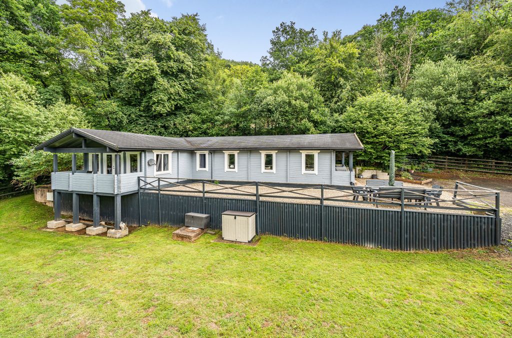 Property photo 1 of 26 Oakford, Seddons