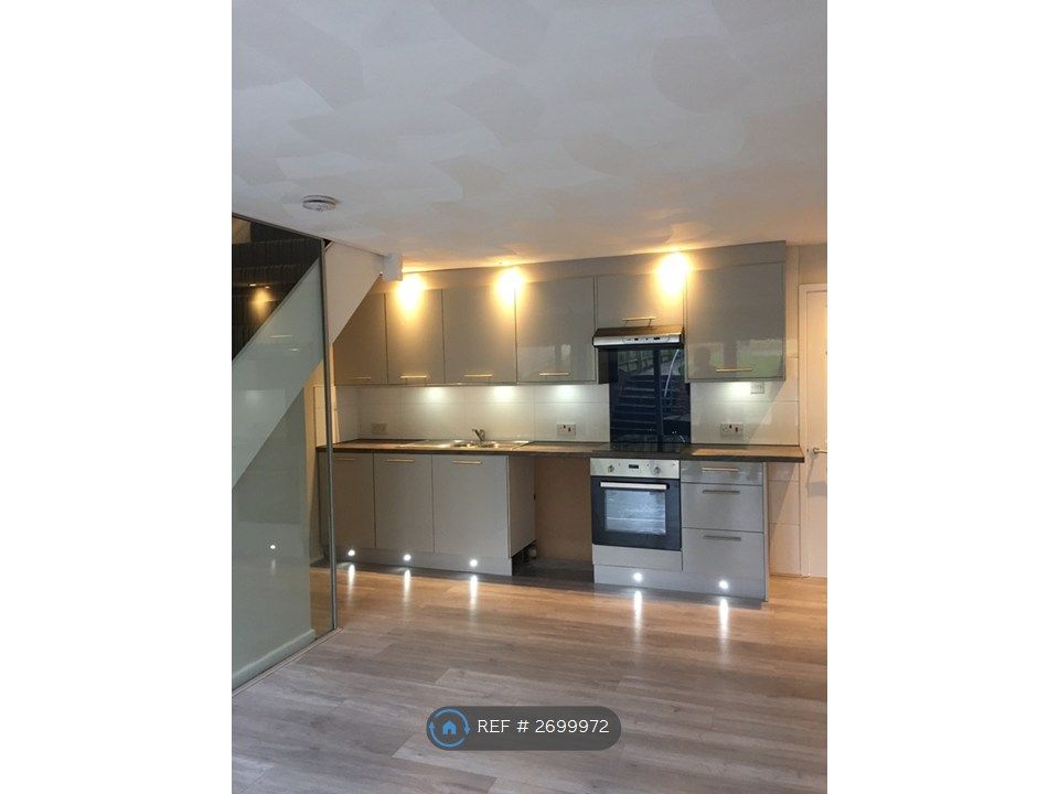 Property photo 2 of 11 Kitchen