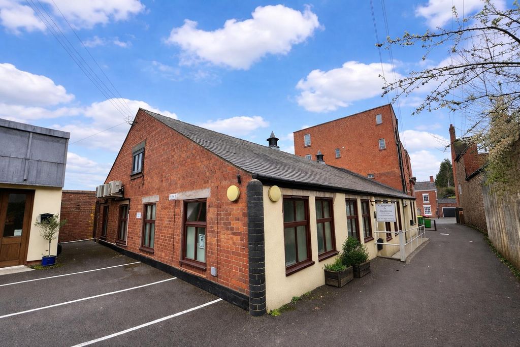 Property photo 3 of 17 293Bdf65-Bb3B-4Ddc-966B-B86A19768C48.Png