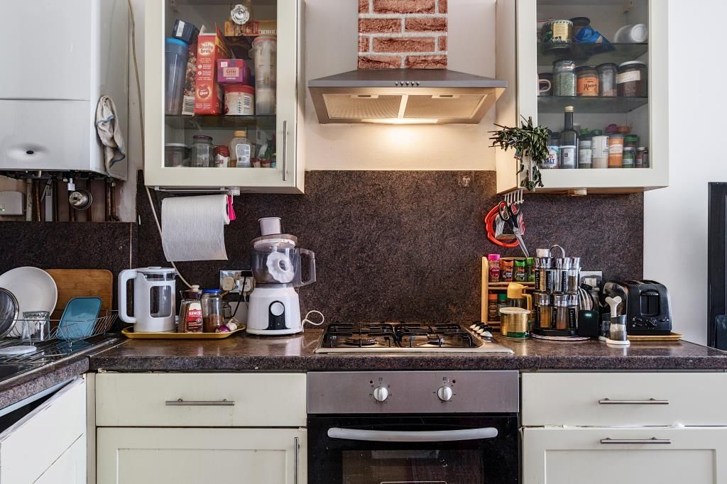 Property photo 3 of 19 Kitchen