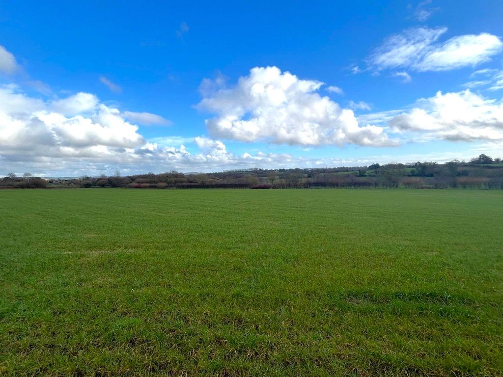 Property photo 2 of 8 Picture No. 01