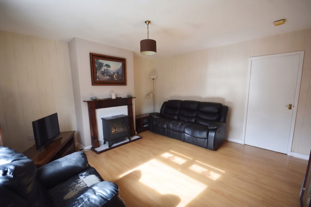 Property photo 3 of 10 Lounge