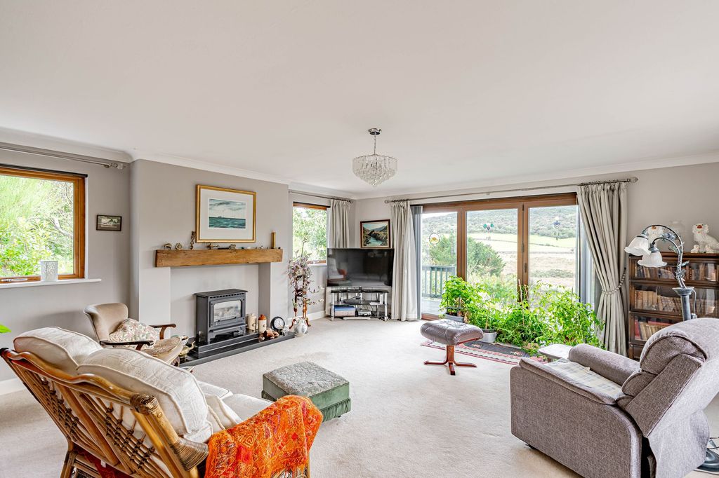 Property photo 3 of 35