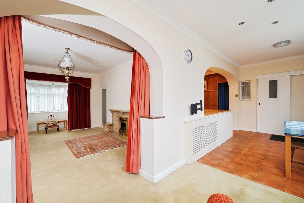 Property photo 3 of 17 Photo