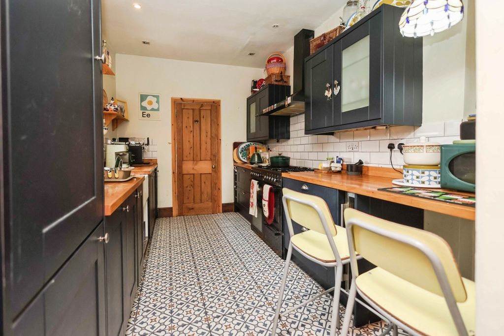 Property photo 2 of 20 Kitchen