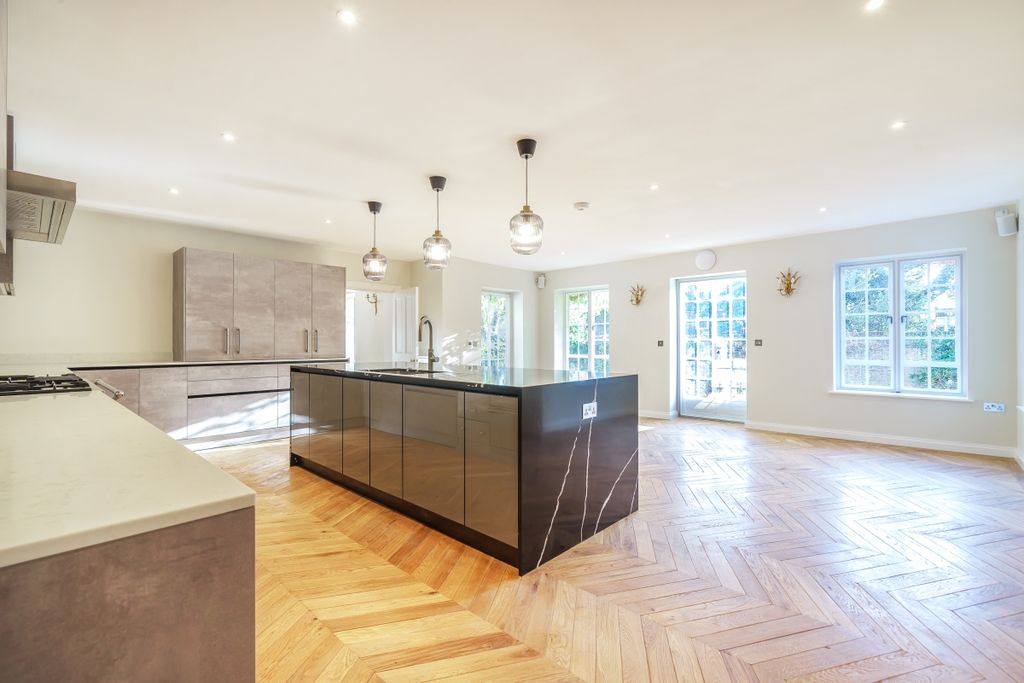 Property photo 2 of 16 Kitchen