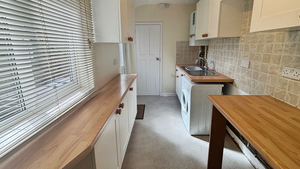 Property photo 2 of 9 Kitchen