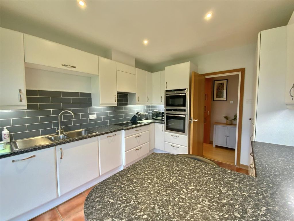 Property photo 3 of 23 Kitchen/ Breakfast Room