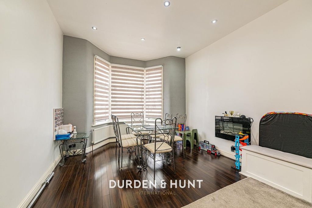 Property photo 3 of 25 Shrewsbury-17.Jpg