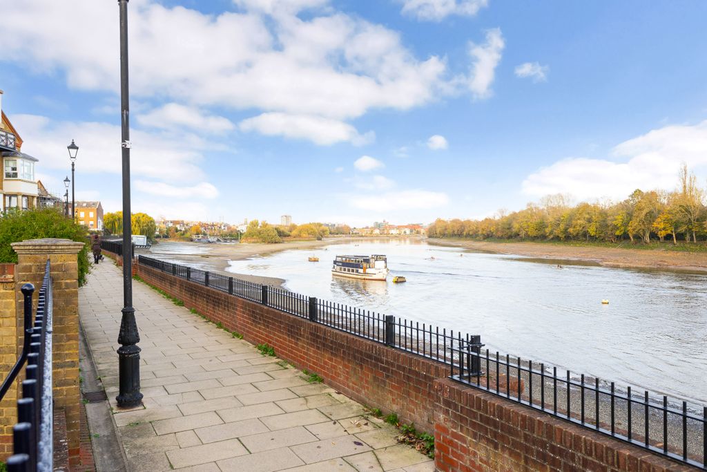 Property photo 3 of 23