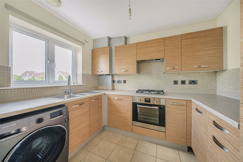 Property photo 3 of 32 Kitchen