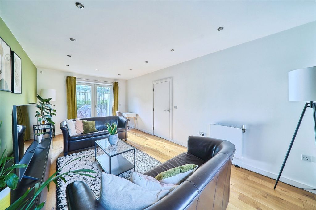 Property photo 3 of 24 Picture No. 23