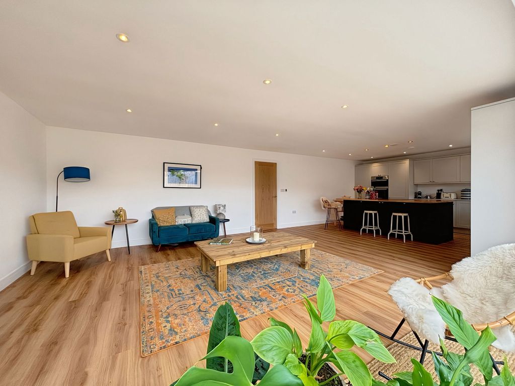 Property photo 2 of 44