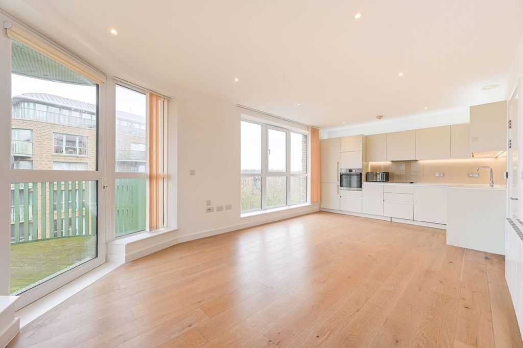 Property photo 2 of 28