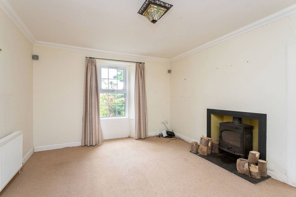 Property photo 3 of 28