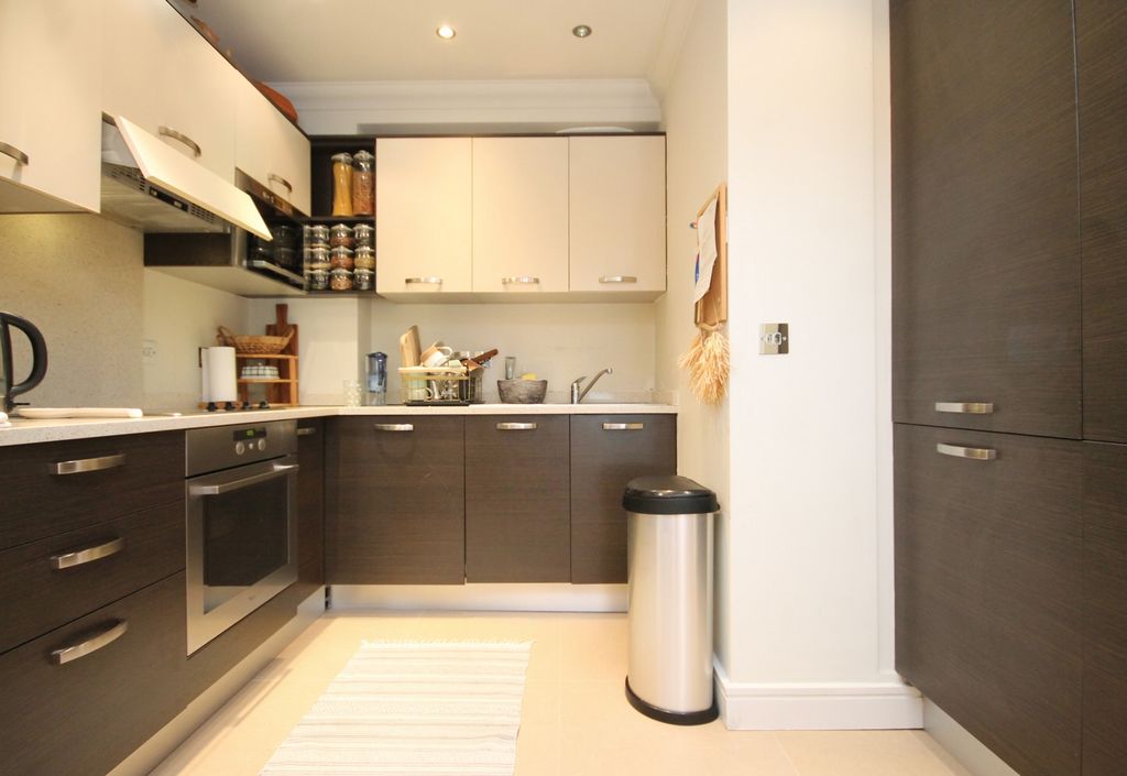 Property photo 3 of 9 Kitchen