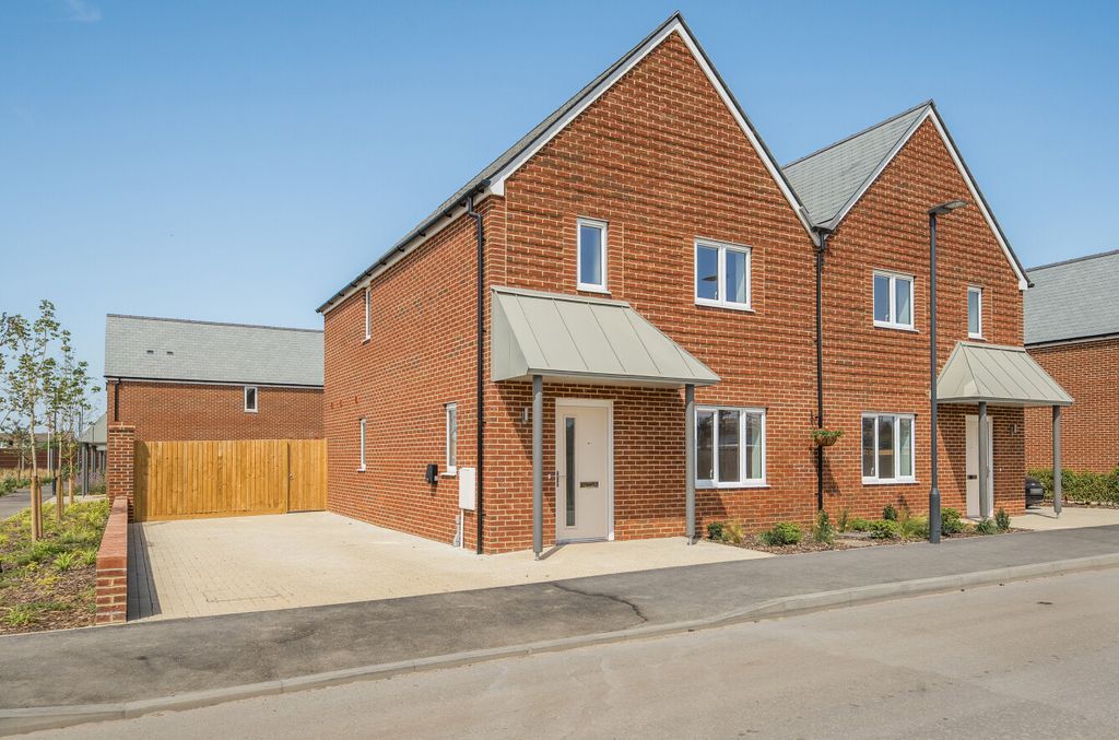 Property photo 1 of 14 1493324-13-6A54c2...