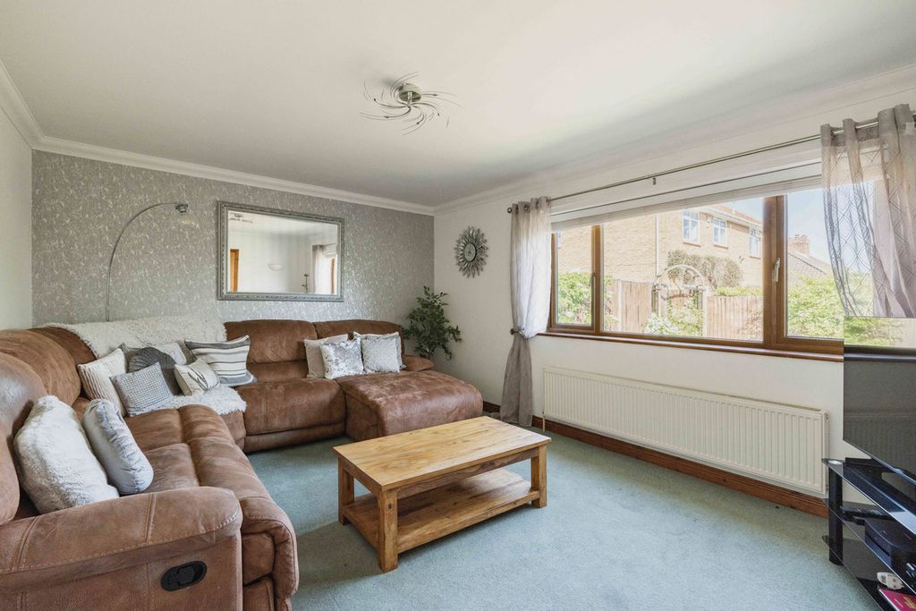 Property photo 2 of 21