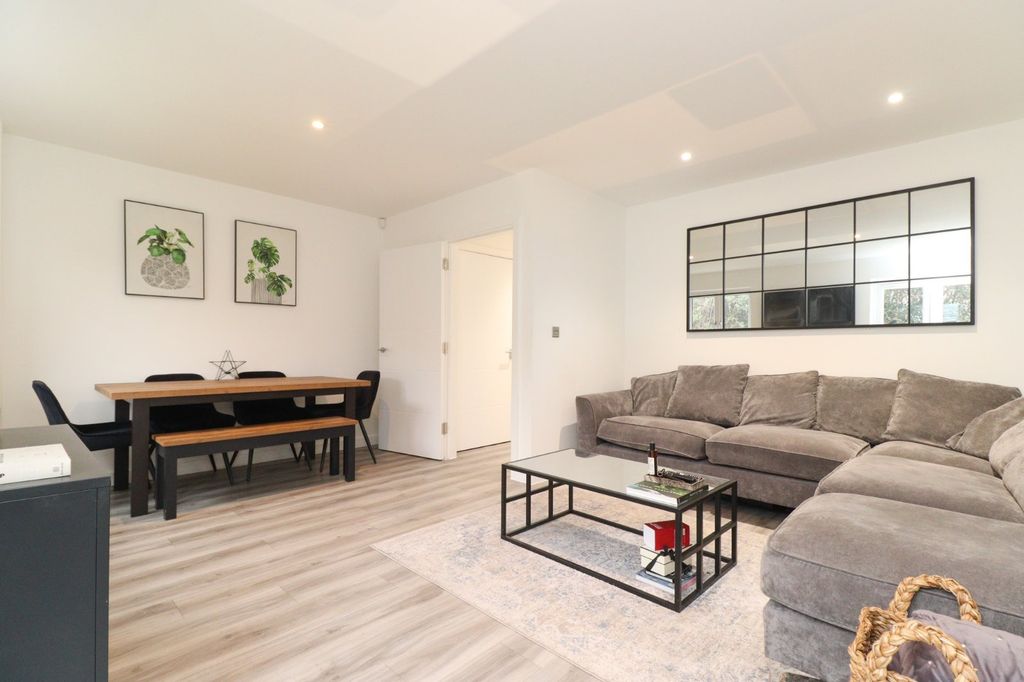 Property photo 2 of 17 Picture 2