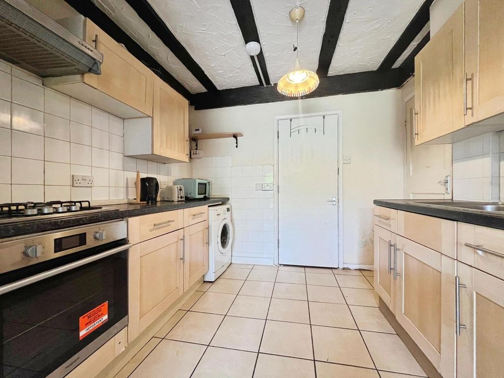 Property photo 3 of 12 Kitchen