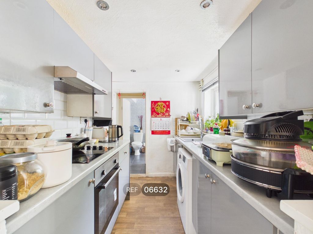 Property photo 2 of 11 Kitchen