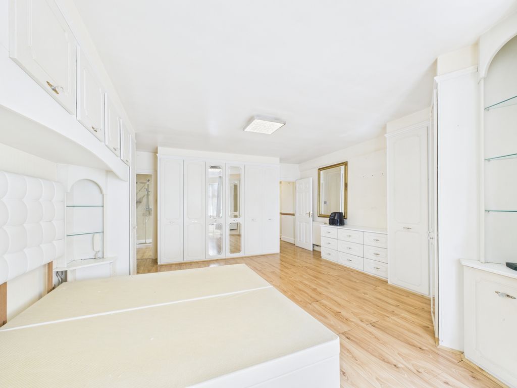 Property photo 3 of 36 Gallery