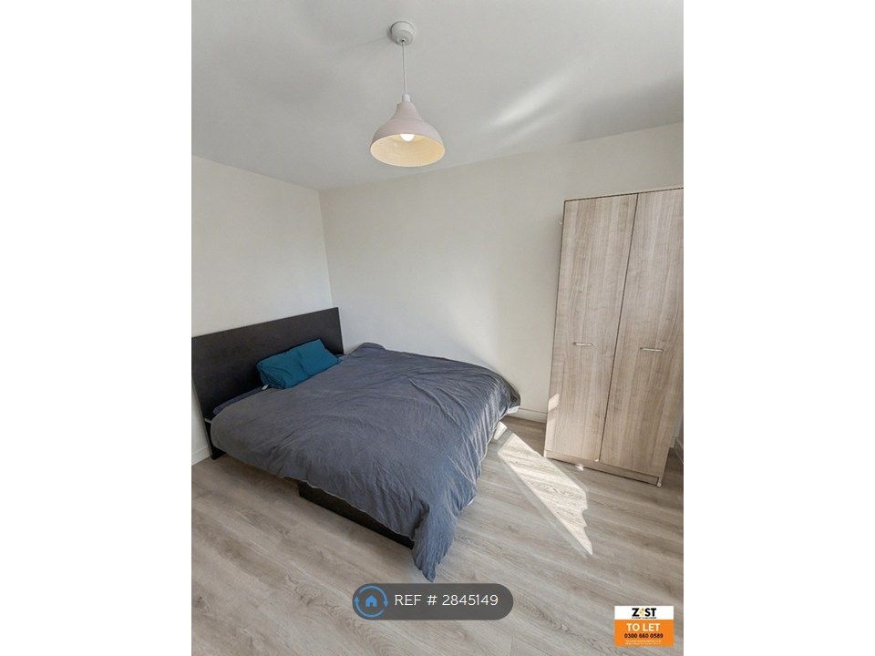 Property photo 2 of 6 Bedroom