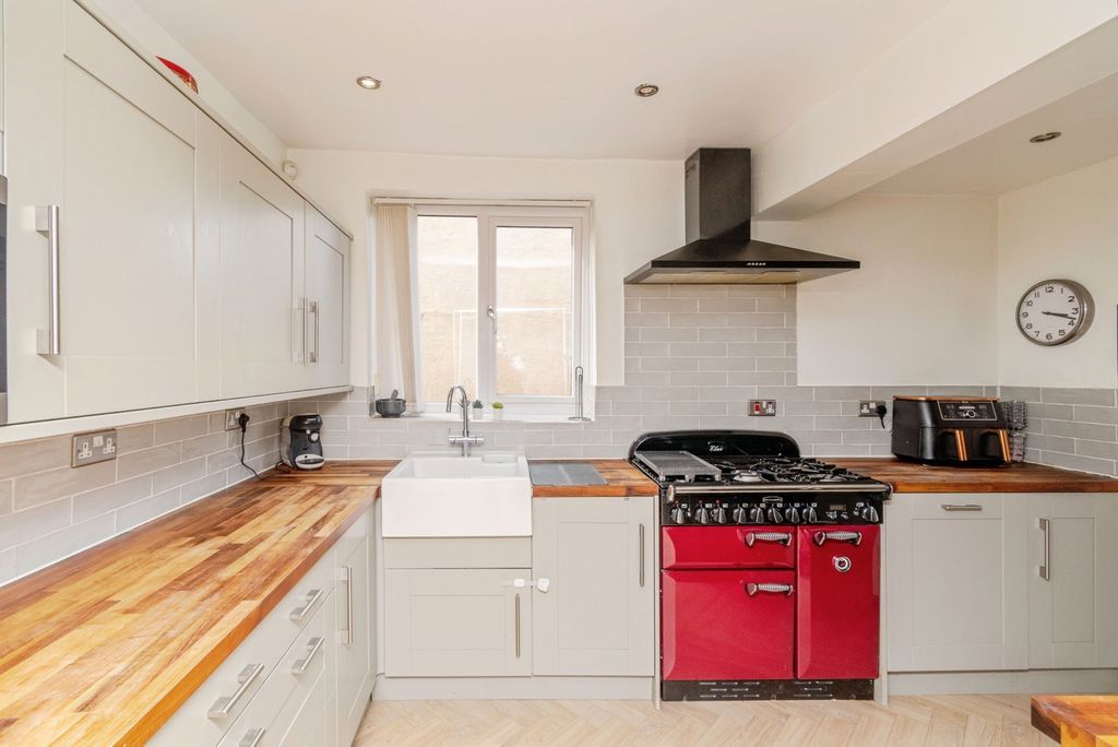 Property photo 3 of 17 Photo