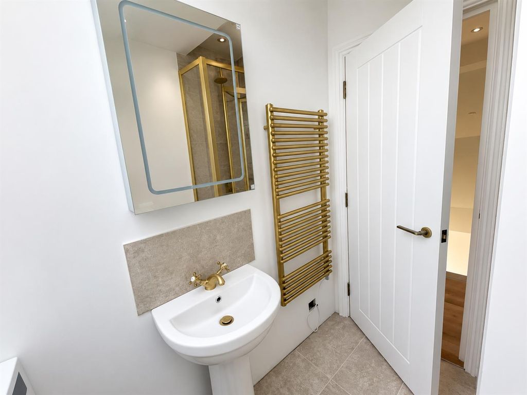 Property photo 3 of 8 Fd Bath 2.Png