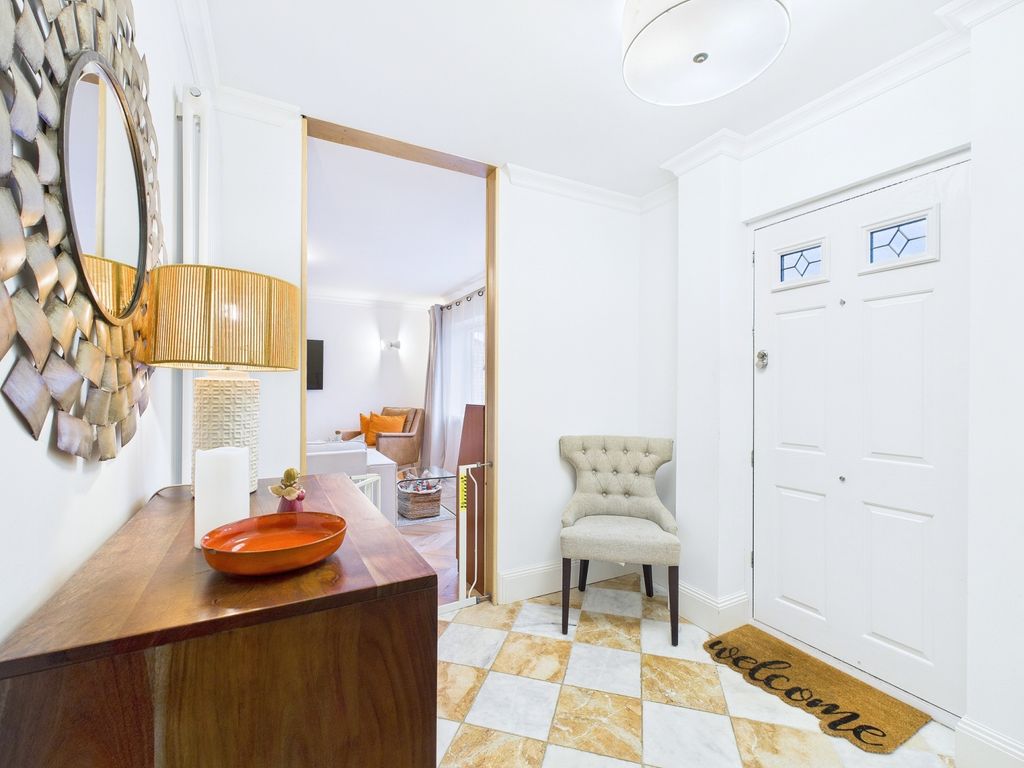 Property photo 2 of 27 Cam01909G0-Pr0460-Still002