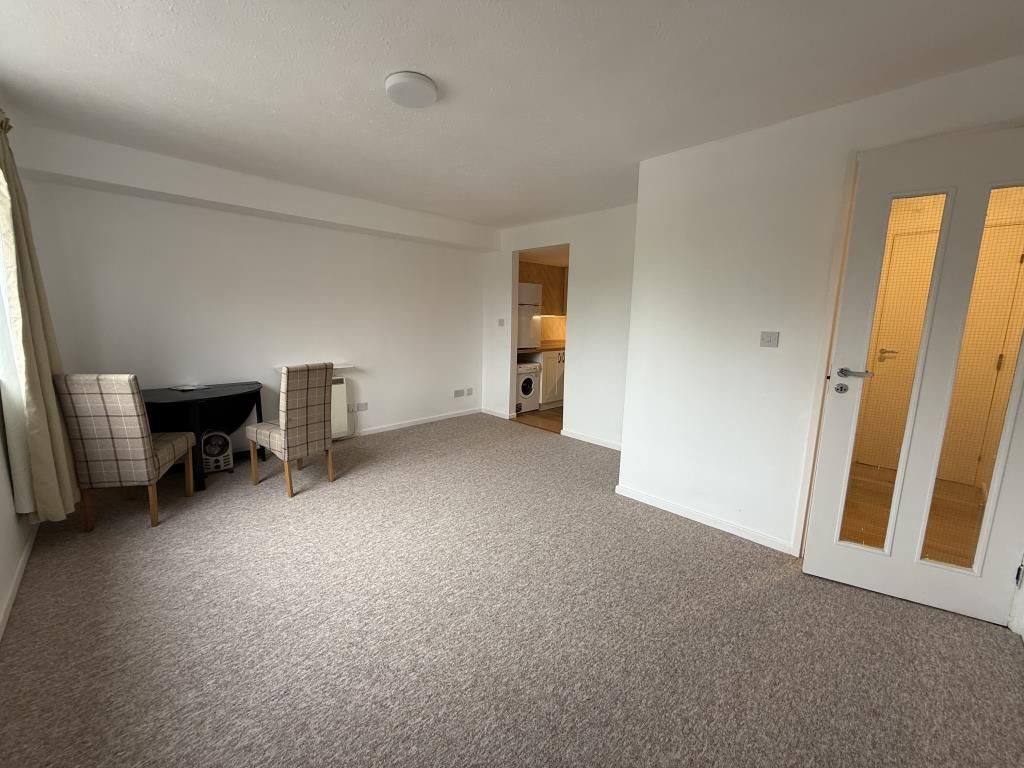 Property photo 3 of 8 Living/Bedroom