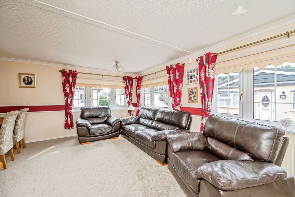 Property photo 3 of 19