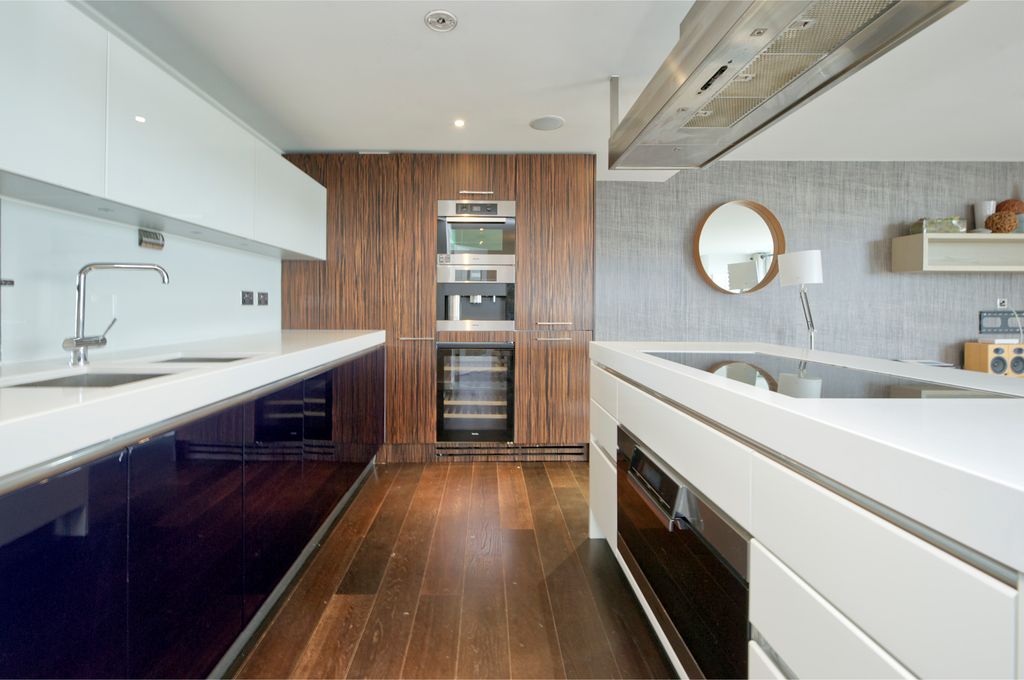 Property photo 2 of 10 Kitchen