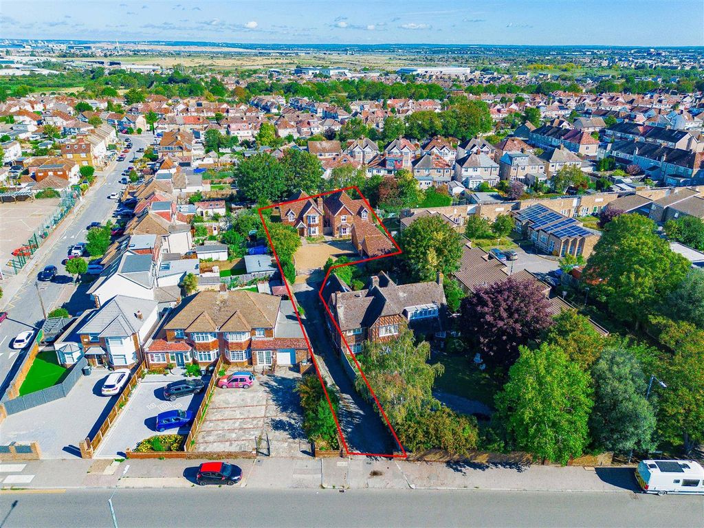 Property photo 2 of 32 Entrance Edited.Jpg