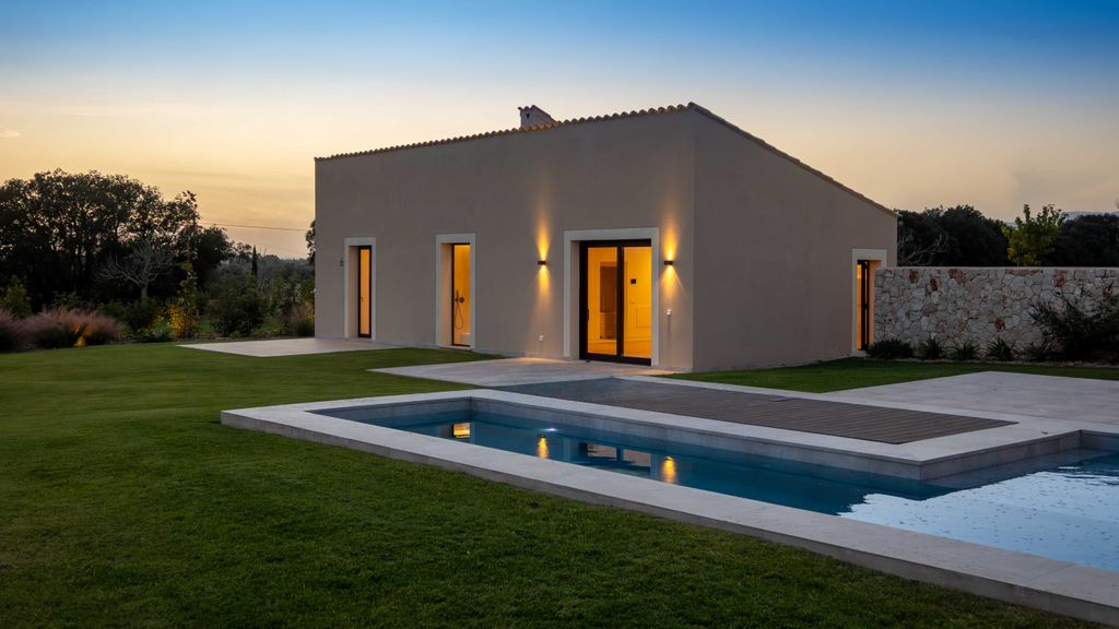 Property photo 2 of 36 81969 Small-6.Jpg